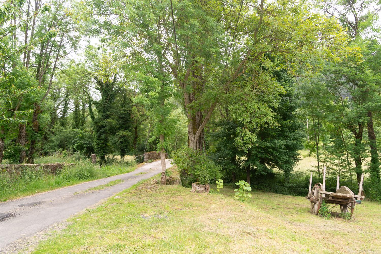 La Maison Bleue 4/6 Personnes * Saint-Etienne-du-Valdonnez