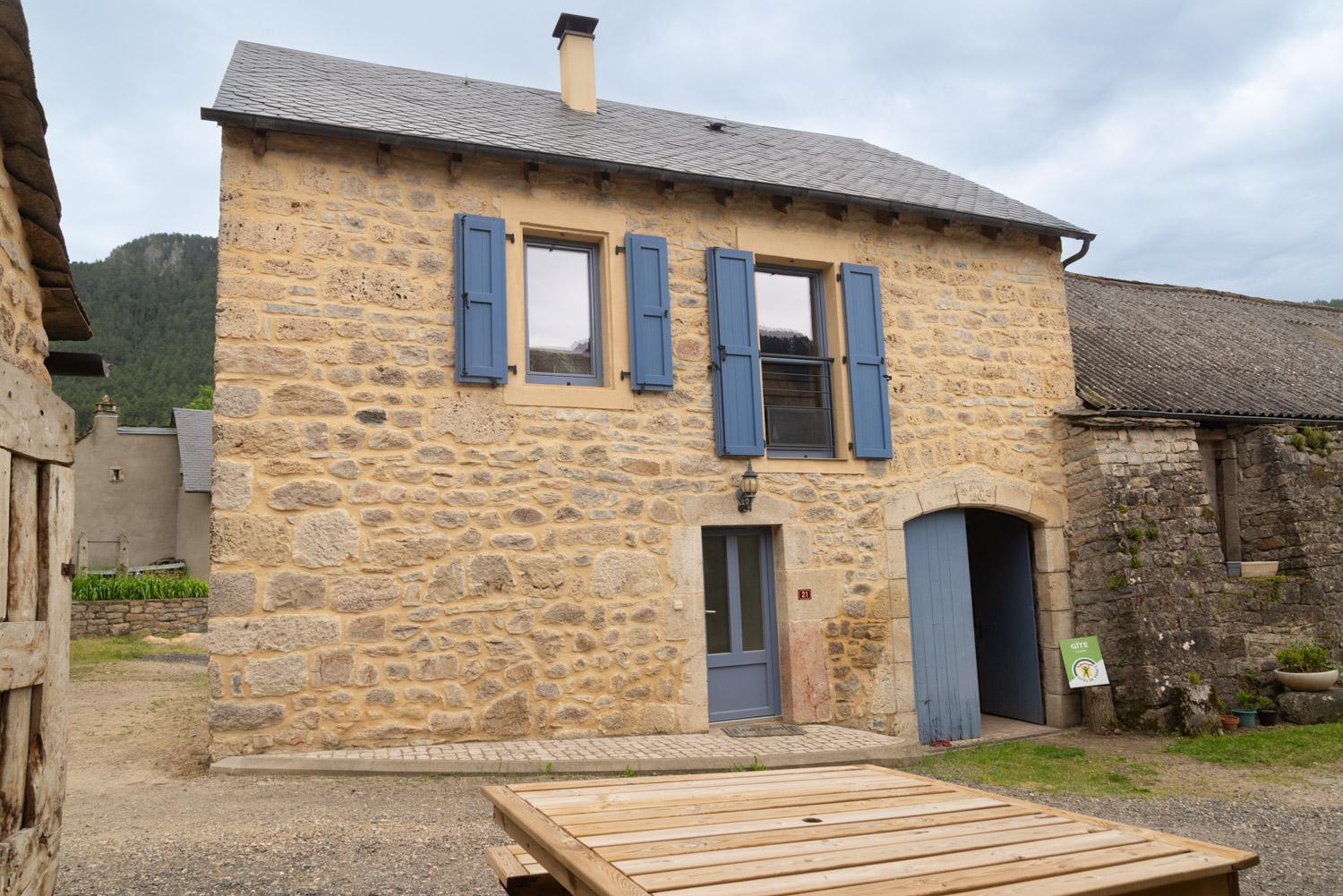 Holiday home La Maison Bleue 4/6 Personnes Saint-Etienne-du-Valdonnez